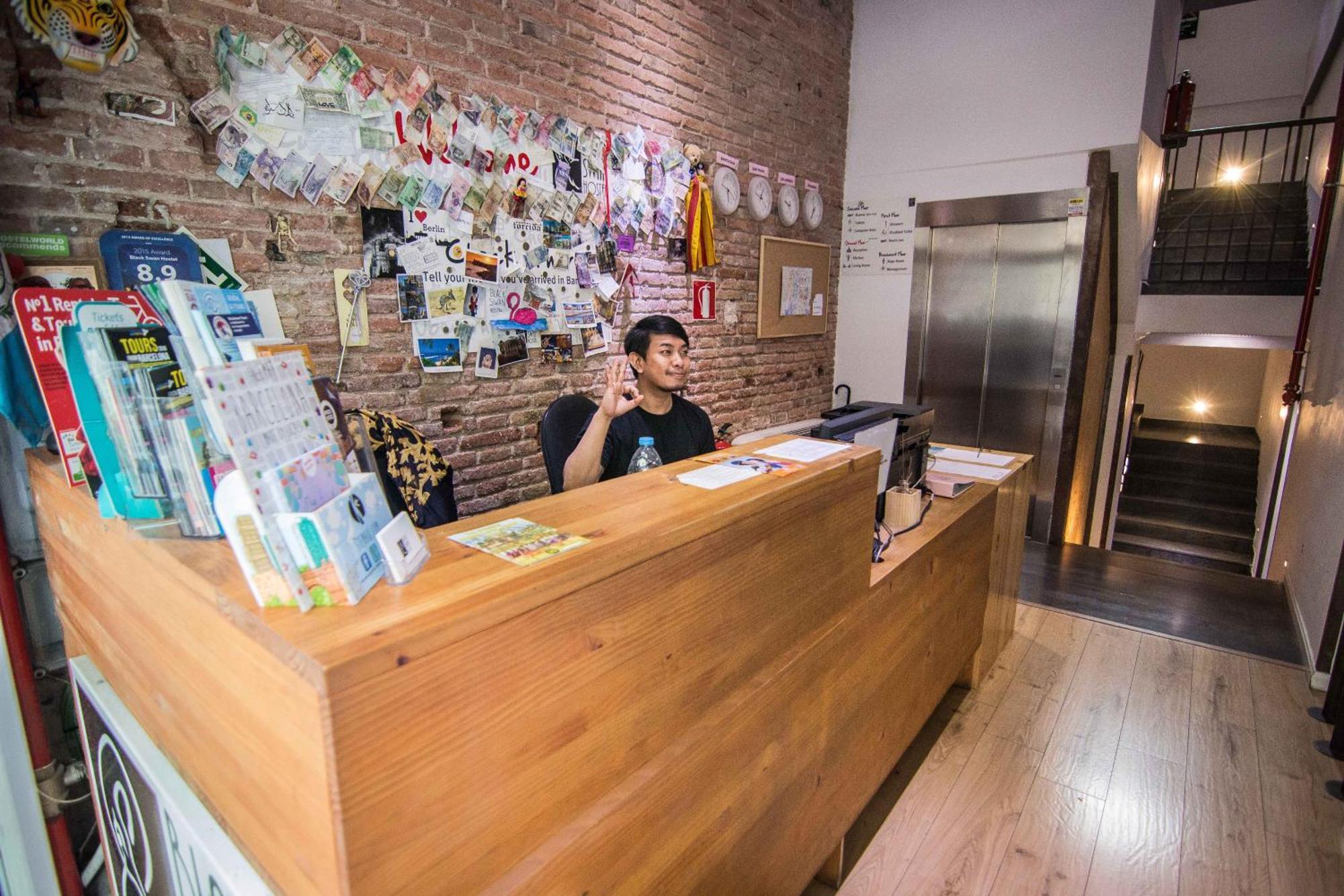 ברצלונה Black Swan Hostel מראה חיצוני תמונה