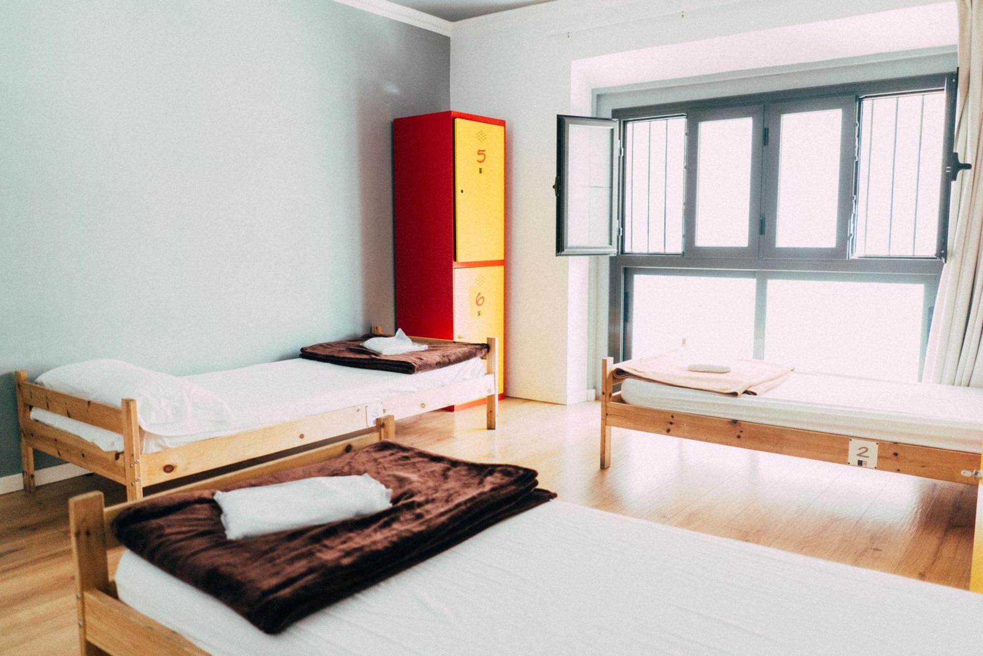 ברצלונה Black Swan Hostel מראה חיצוני תמונה