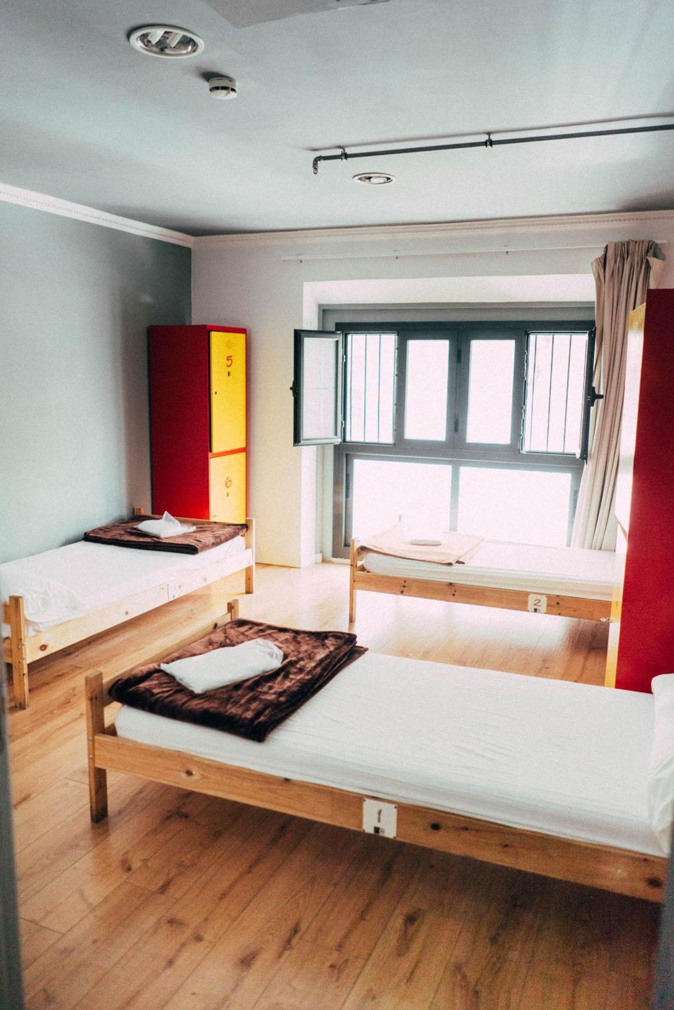 ברצלונה Black Swan Hostel מראה חיצוני תמונה