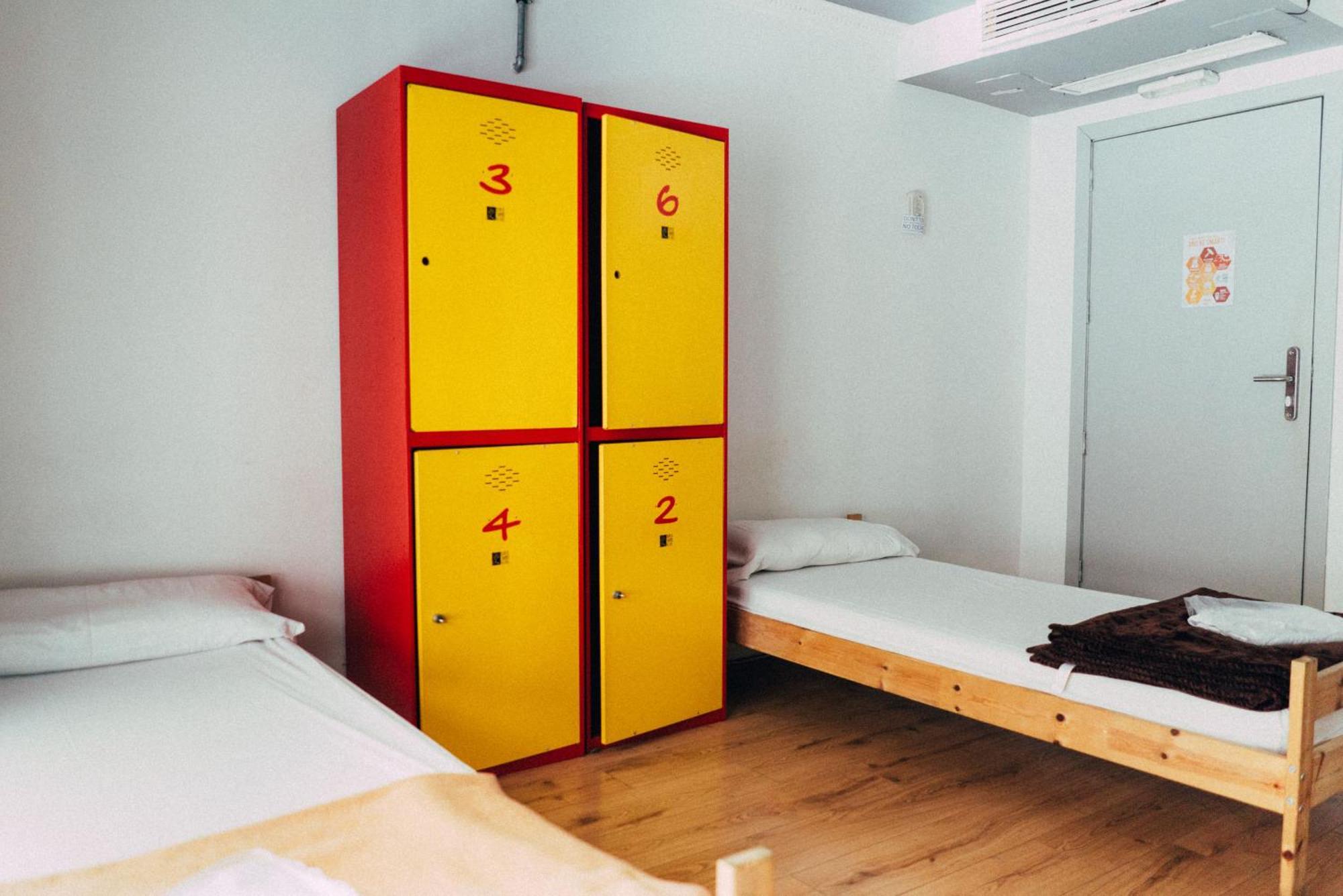 ברצלונה Black Swan Hostel מראה חיצוני תמונה