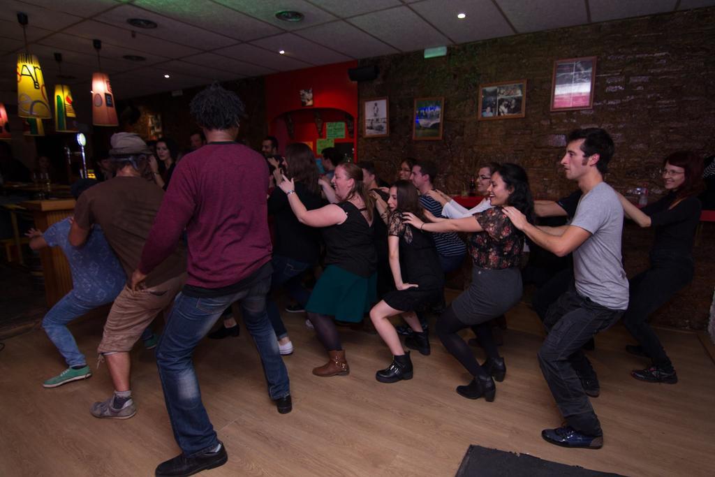 ברצלונה Black Swan Hostel מראה חיצוני תמונה