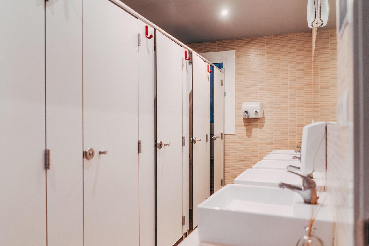 ברצלונה Black Swan Hostel מראה חיצוני תמונה